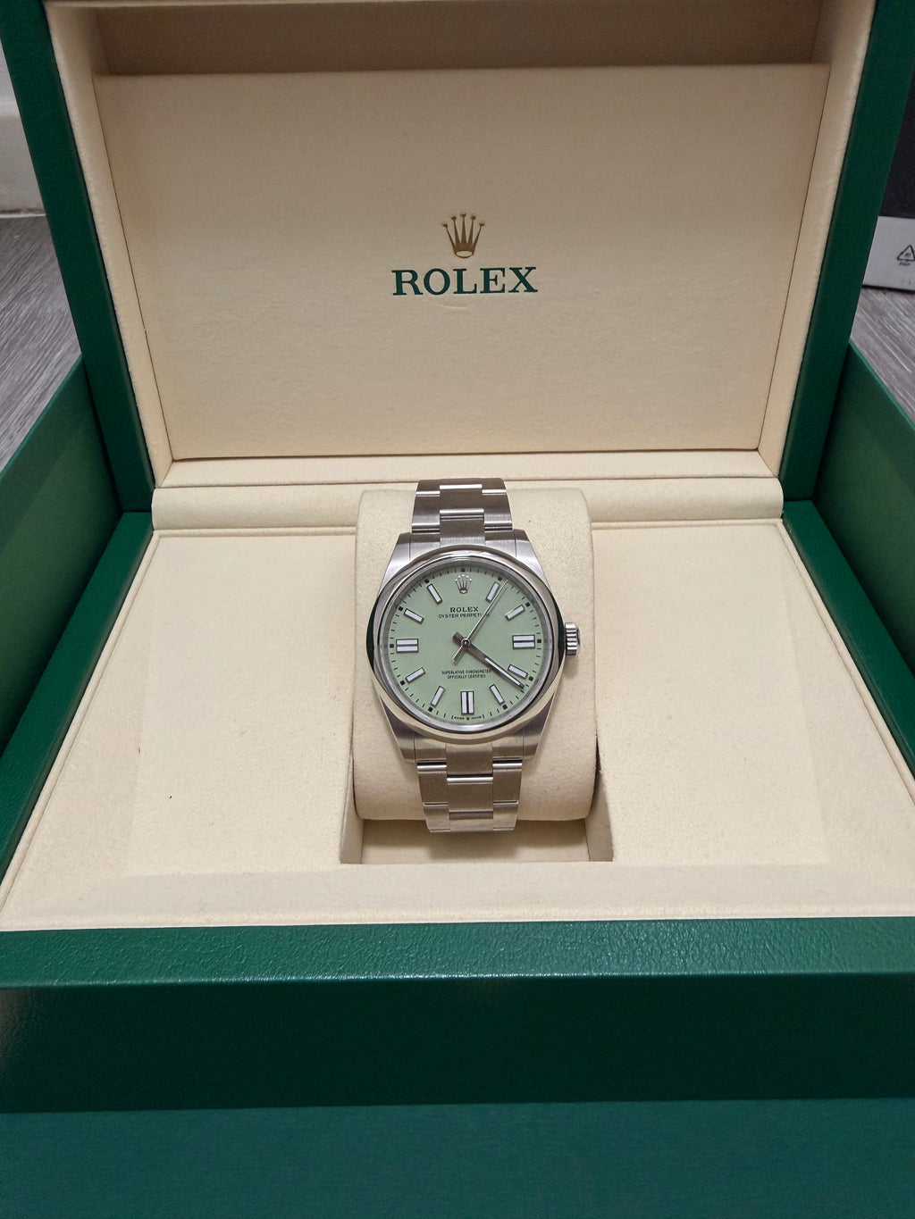 Rolex Oyster Perpetual - 134300